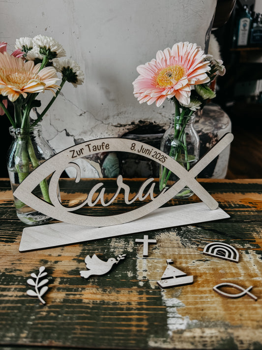 Taufaufsteller Fisch aus Holz mit Name & Datum – personalisiertes Geschenk zur Taufe (23 cm)